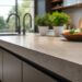 découvrez les avantages du béton ciré pour votre plan de travail sur carrelage. esthétique, durable et facile d'entretien, le béton ciré s'adapte à tous les styles de cuisine tout en offrant une surface résistante et moderne. apprenez pourquoi ce matériau est le choix idéal pour transformer votre espace.