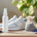 découvrez une astuce simple et efficace pour éliminer durablement les mauvaises odeurs de vos chaussures. essayez cette méthode éprouvée et retrouvez des chaussures fraîches en un rien de temps !